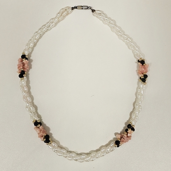 Vintage Elegant Mother of Pearl Coral and Black Onyx Necklace - Picture 6 of 7